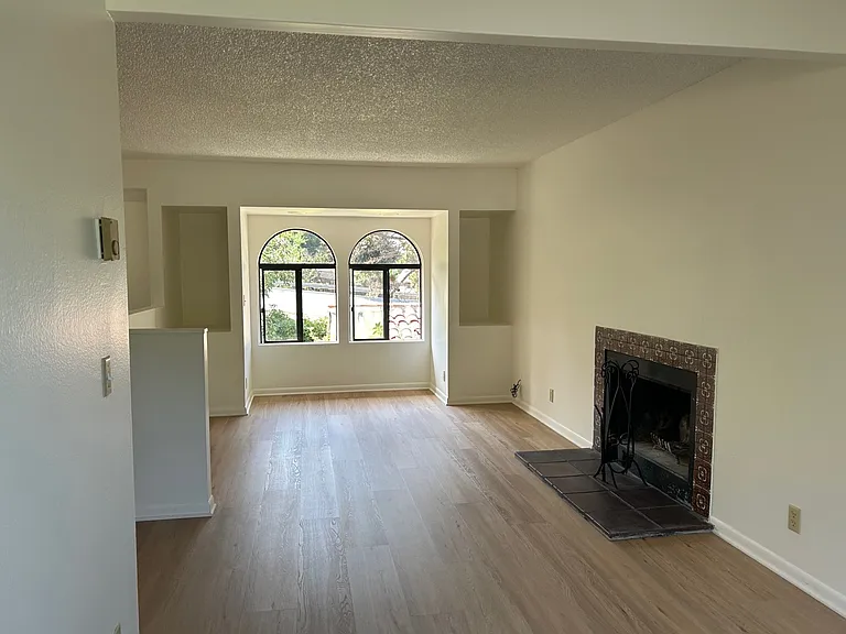 1121 Chino St #4 — Photo 2