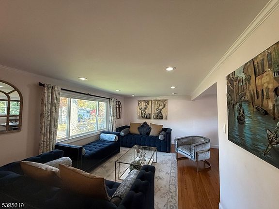3rd image of 64 Glendale Ave