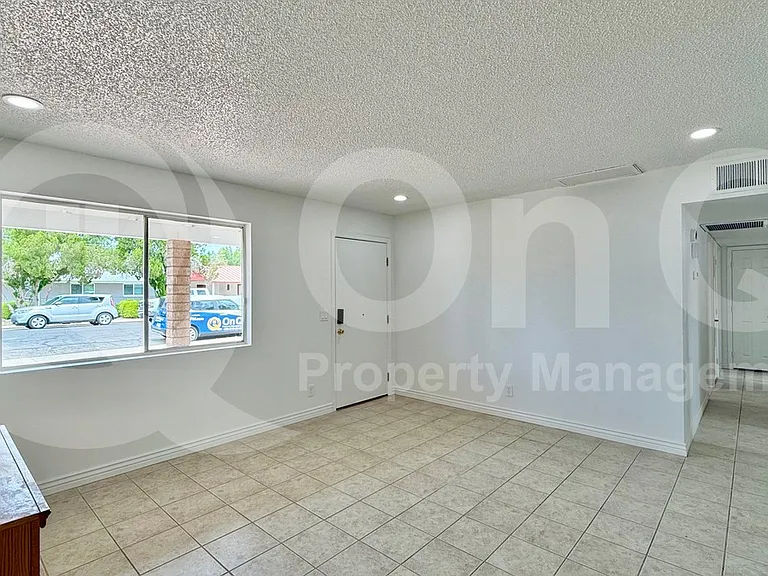 1043 E 10th Ave — Photo 7