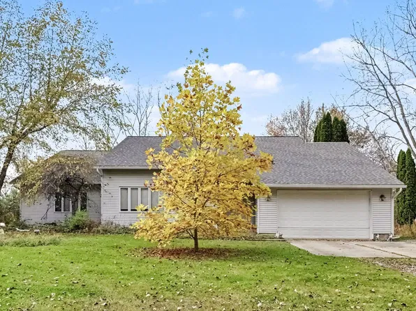 935 Thayer Rd, Ortonville, MI 48462