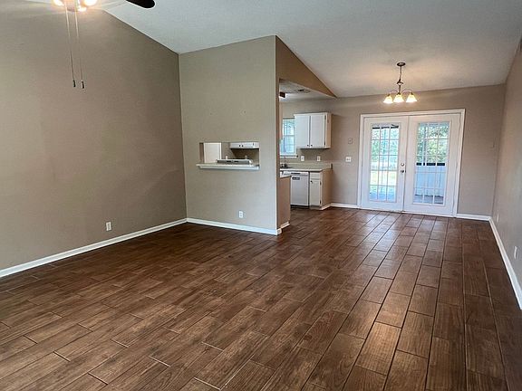 2nd image of 412 Fairfield Ct