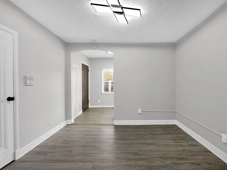 308 Elizabeth St — Photo 10