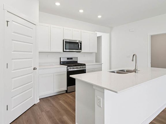 2nd image of 2583 Skye Dr