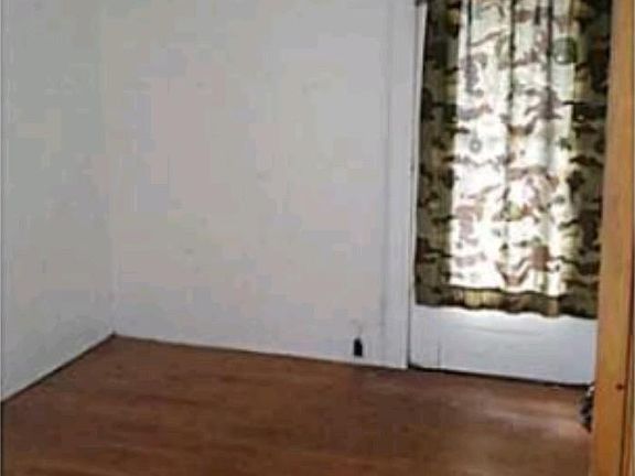 5th image of 127 Shirley Ave
