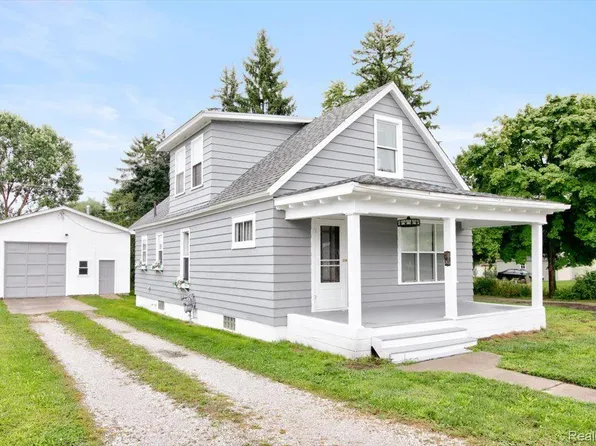 2011 Water St, Port Huron, MI 48060