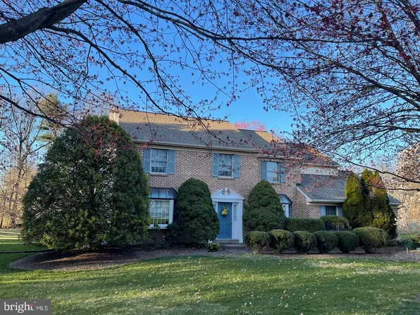 1604 Holly Hill Ln, Maple Glen, PA 19002