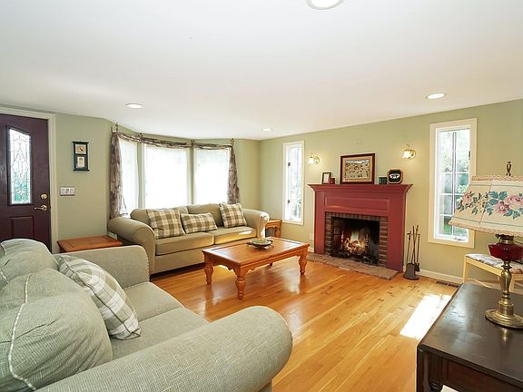 4th image of 203 Woodlawn Ave