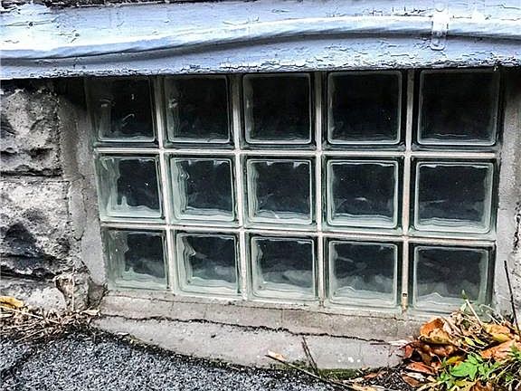 3rd image of 219 Burgard Pl