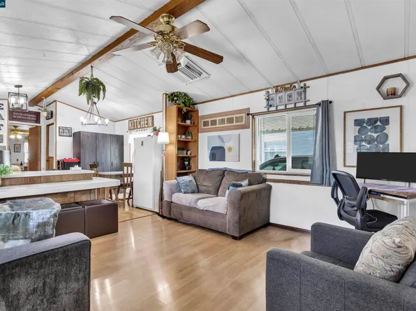 13 Deck Dr, Suisun City, CA 94585