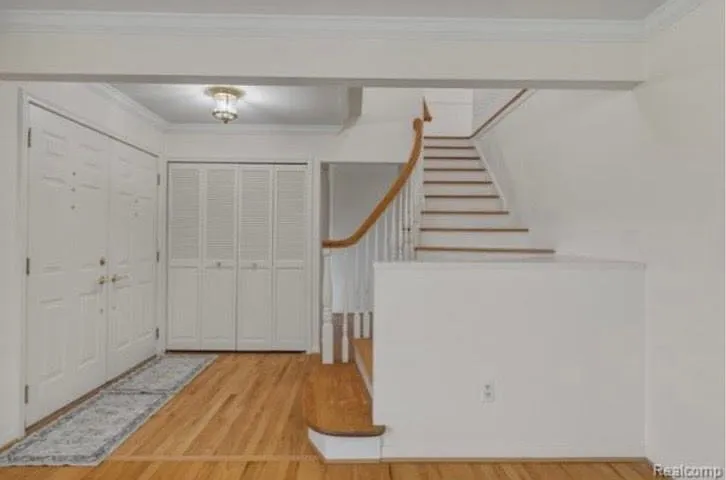32007 Claeys Dr — Photo 2