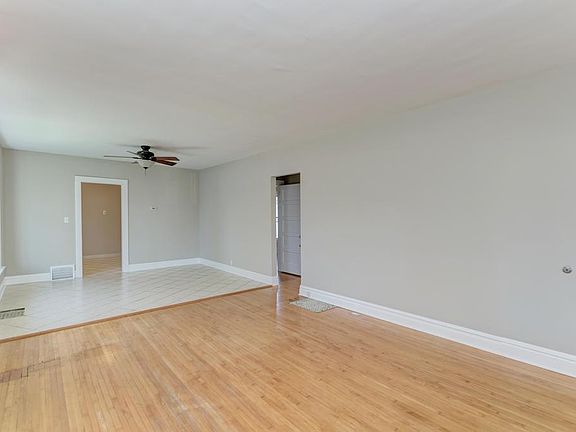 5th image of 904 Caton Ave
