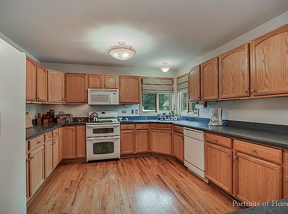 5th image of 16351 Pepperwood Trl