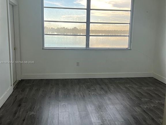 3rd image of 18601 NE 14th Ave APT 411