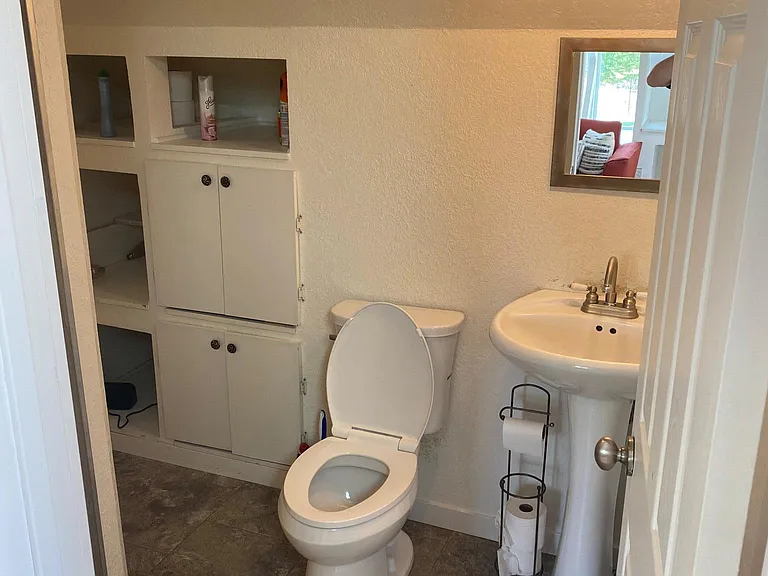 1202 S Oakland Ave — Photo 12