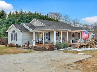 205 Meadow Ridge Rd, Easley, SC 29642