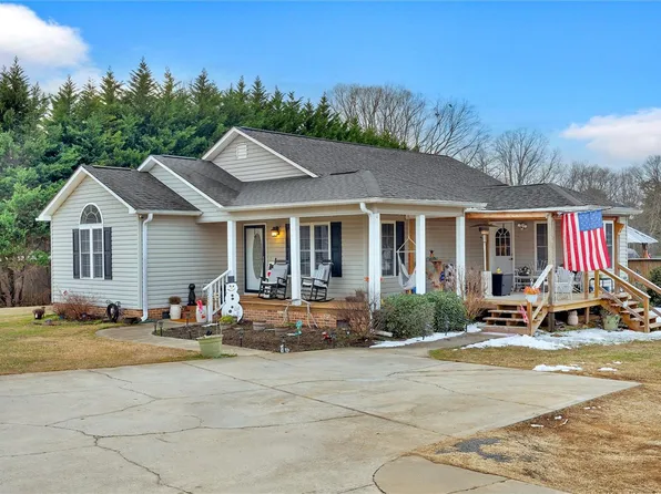 205 Meadow Ridge Rd, Easley, SC 29642