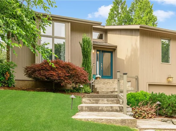 15 Raymond St, Lincoln, RI 02865