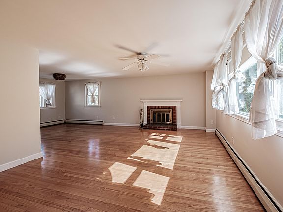 4th image of 170 Wayside Road
