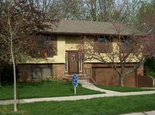 3431 Auburn Dr, Troy, MI