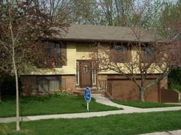3431 Auburn Dr, Troy, MI 48083