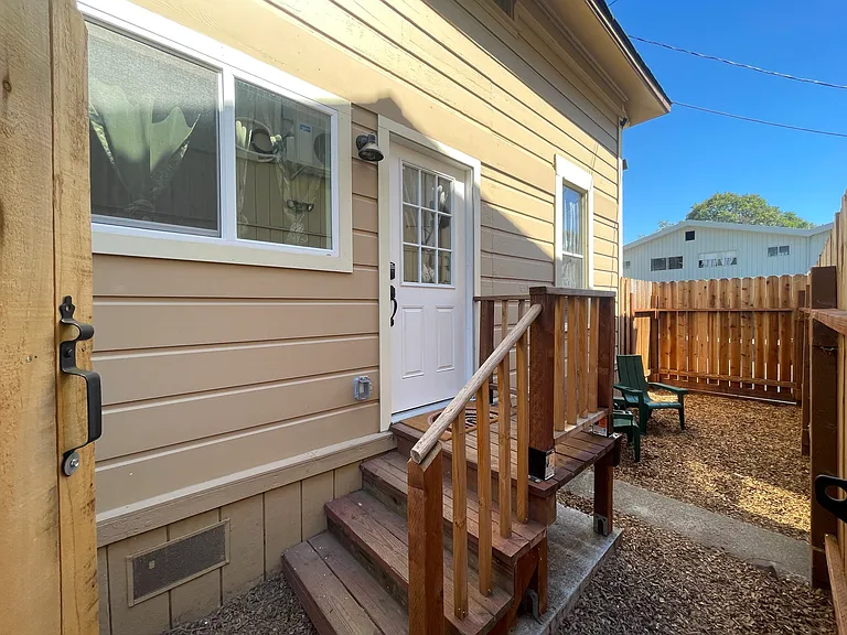 1533 Slater St — Photo 12