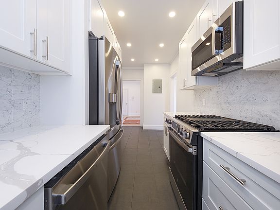 4th image of 124 W 79th St APT 16D