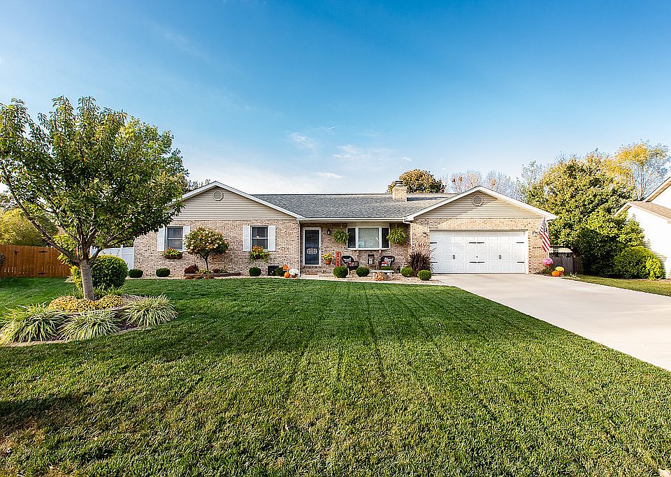1st image of 32 Cheryl Dr