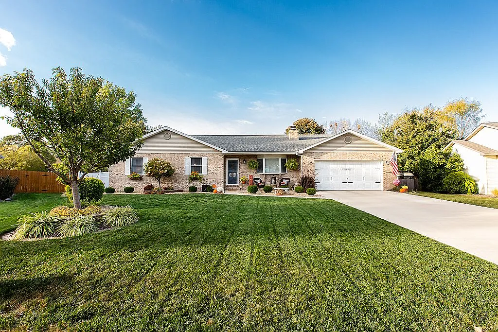 32 Cheryl Dr photo 1