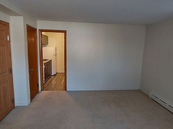 3rd image of 25 Wheeler St S APT 1R