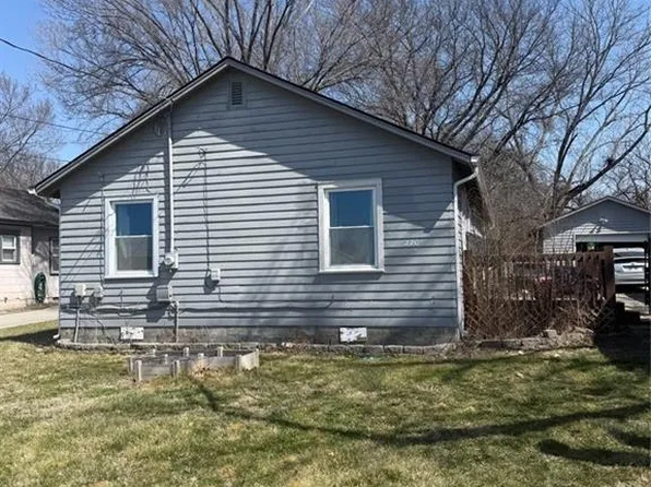 220 S Church St, Olathe, KS 66061