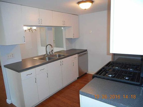 5th image of 1137 Hartford Ave APT 8C