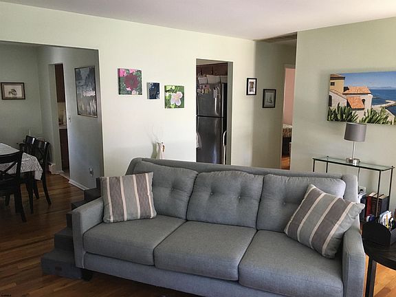 4th image of 7 Cambridge Ct