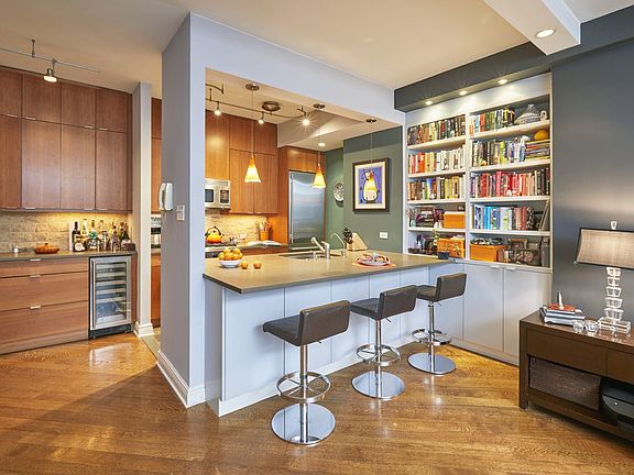 2nd image of 62 W 62nd St APT 3A