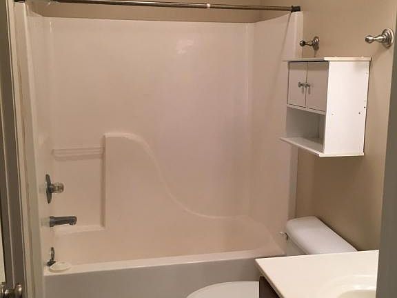 4th image of 104 Lowell Ct