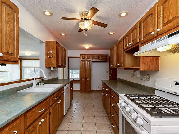 5th image of 1825 Brookside Dr