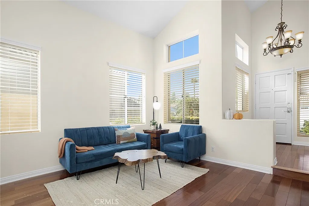 4 bed, 2585 sqft, $5,850 — Photo 3