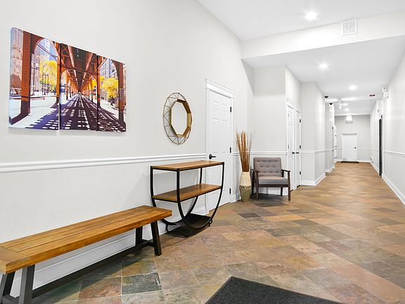 3rd image of 1952 W Cuyler Ave APT 404