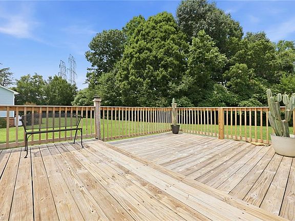 5th image of 126 Fox Chase Ct