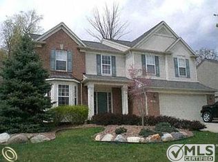 981 Hidden Creek Dr, South Lyon, MI