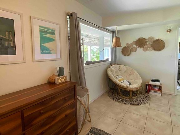 Spacious bedroom (comes unfurnished)