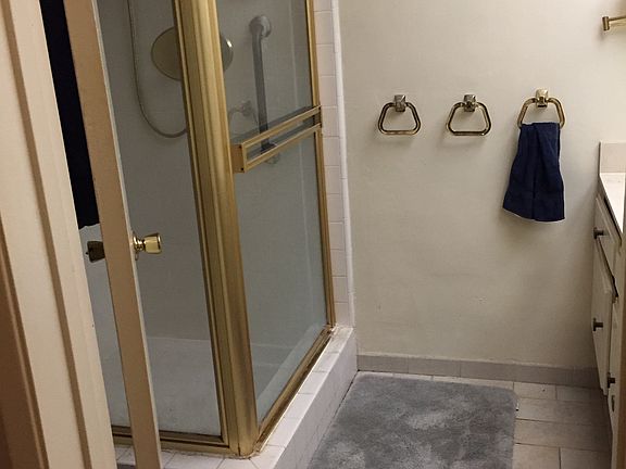 4th image of 211 S Wilson Ave Unit 103
