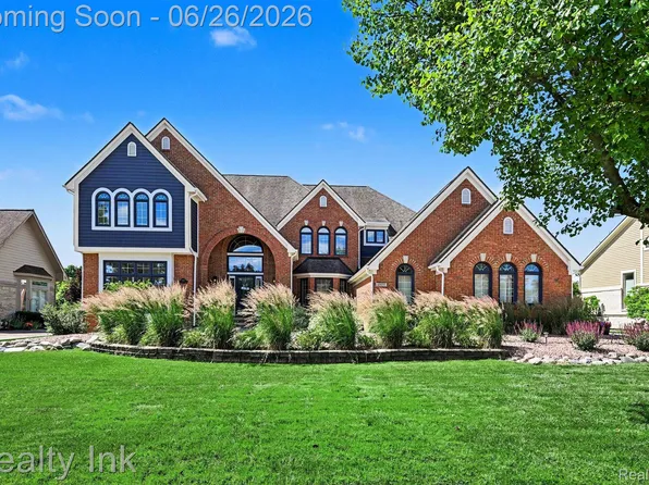 49195 Fox Dr S, Plymouth, MI 48170