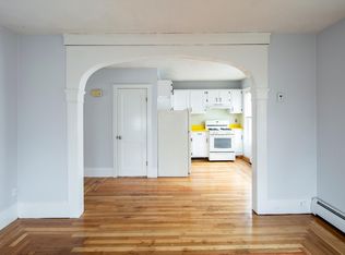 881 Newport Ave, Pawtucket, RI 02861