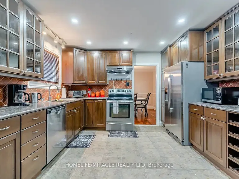 10690 Trafalgar Rd — Photo 3