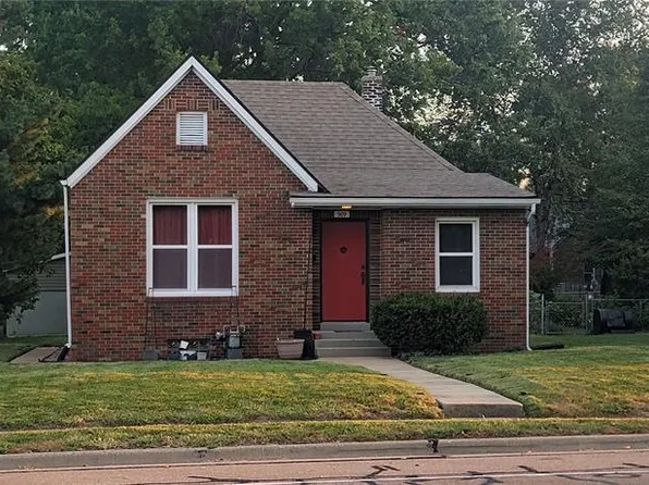 909 W Main St, Collinsville, IL 62234