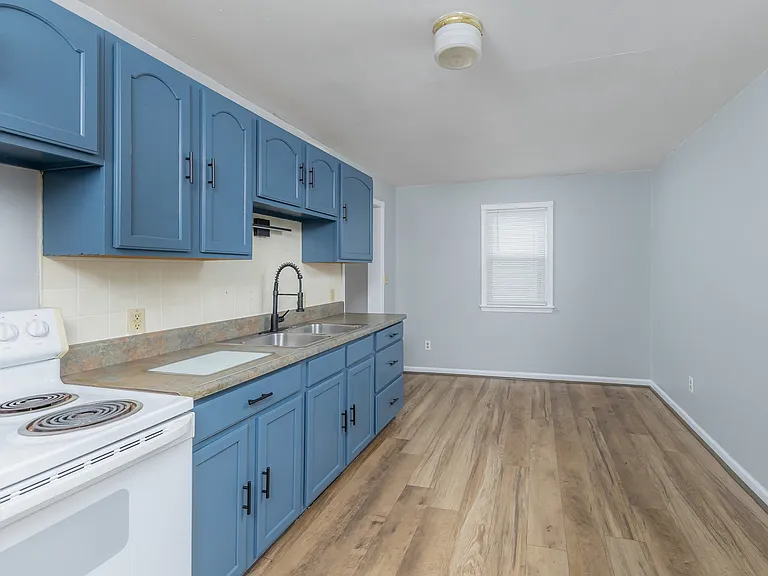 221 Wesley St — Photo 5
