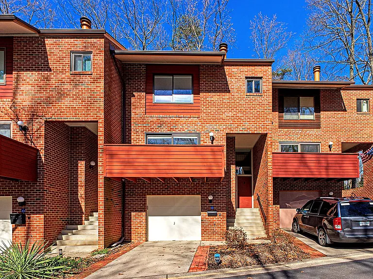 11502 Sunder Ct — Photo 1