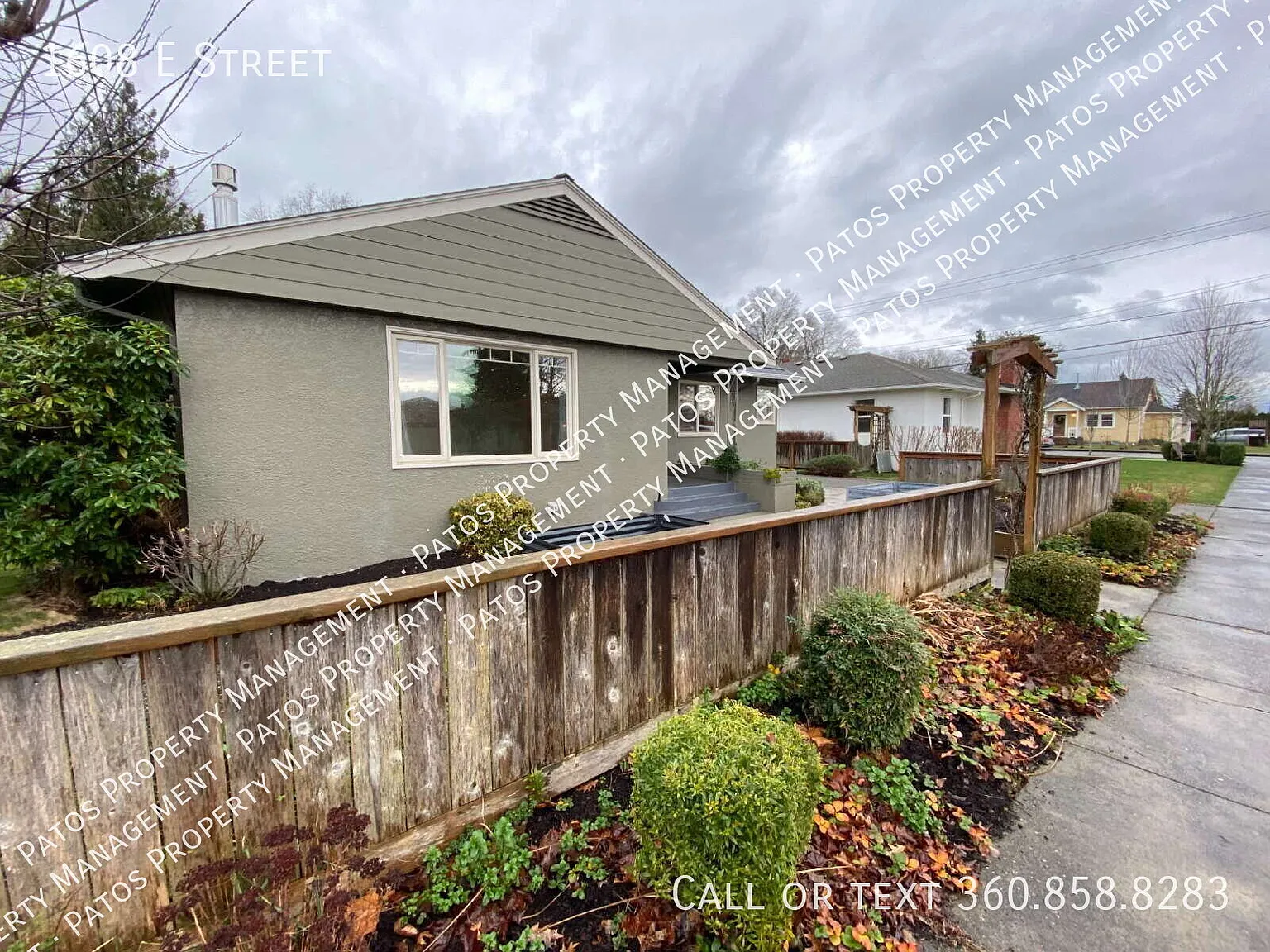 Charming 3-Bed, 2-Bath Gem with Fully Fenced Yard in Lynden — Photo 2