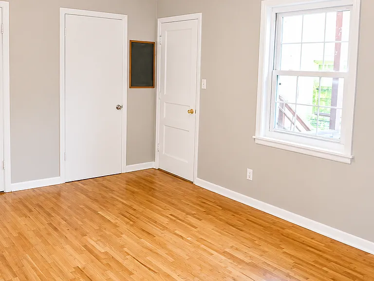 130 College St — Photo 16