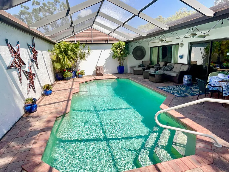 3900 Glen Oaks Manor Dr — Photo 1